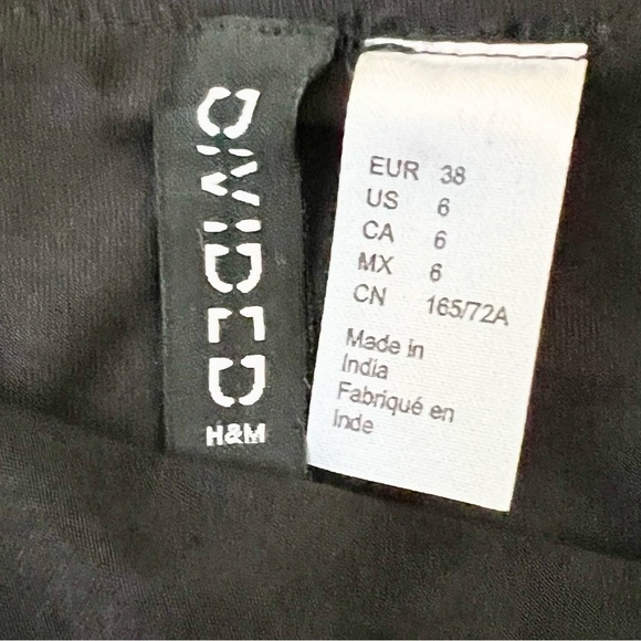 H&M Divided Black & White Lined Floral Mini Flowy Skirt Women's Size 6 - Picture 5 of 10